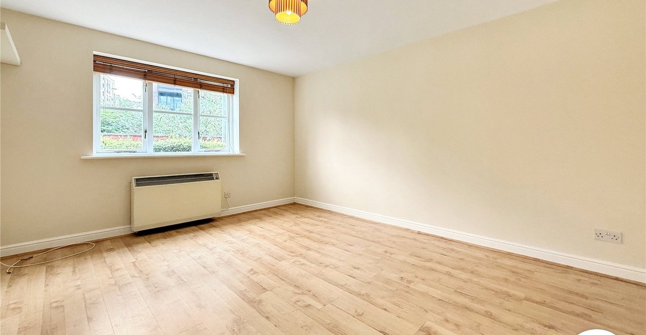 2 bedroom property to rent in London | Robinson Jackson