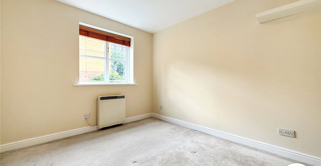 2 bedroom property to rent in London | Robinson Jackson