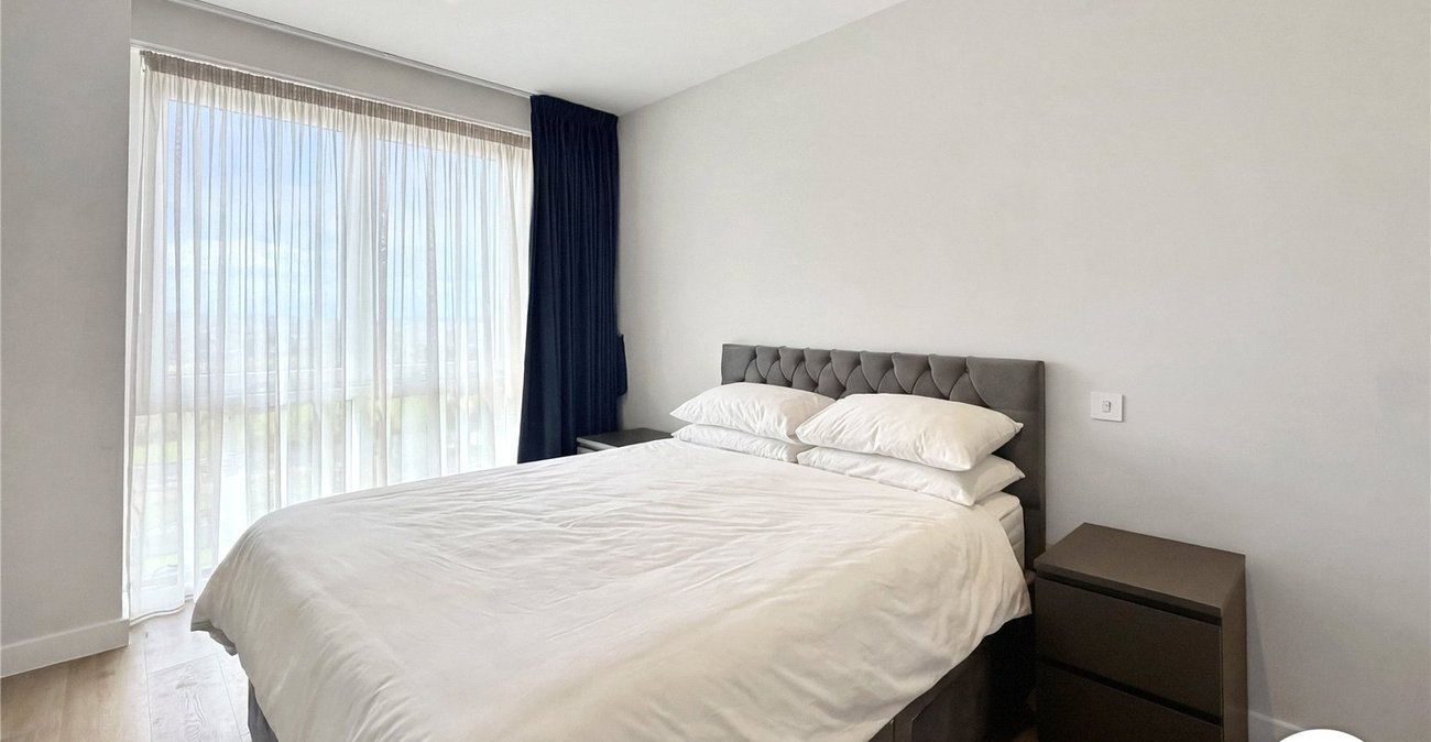 2 bedroom property to rent in London | Robinson Jackson