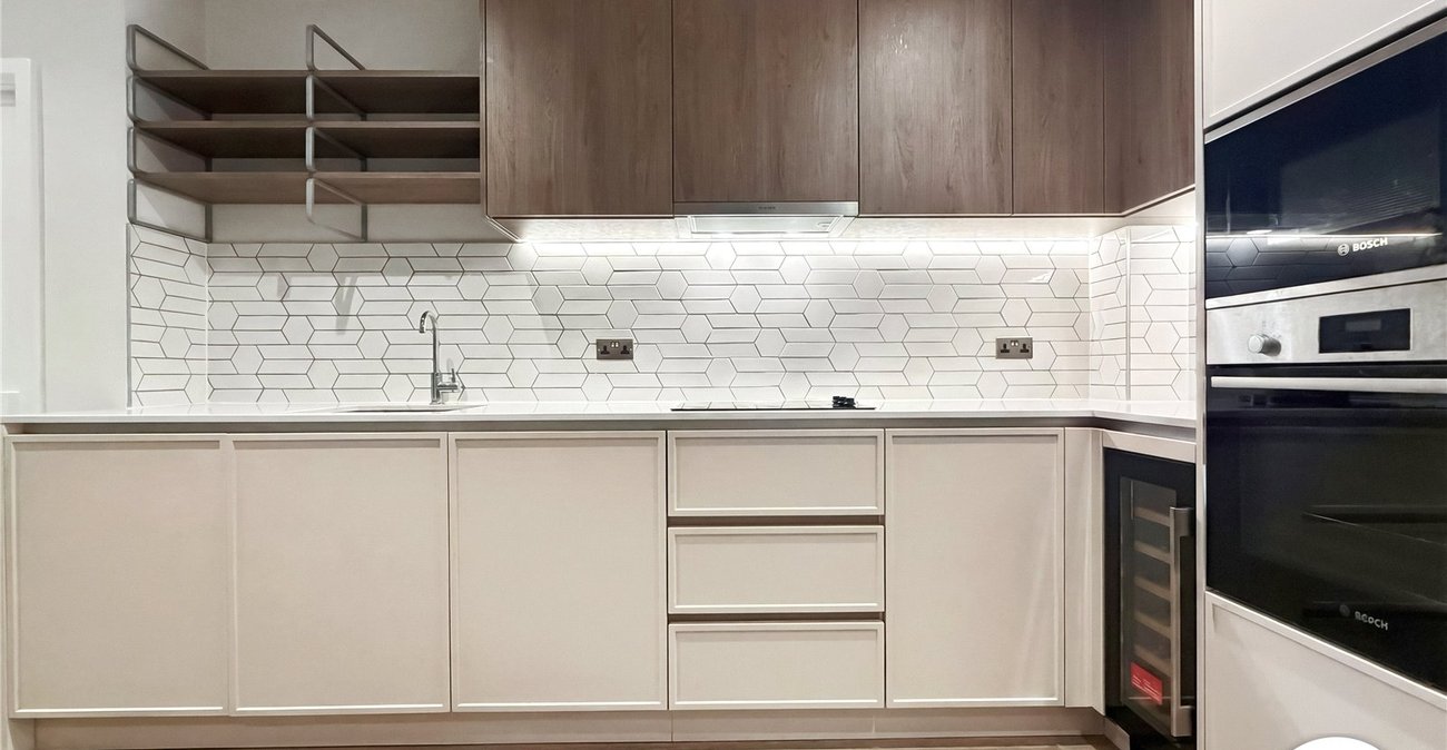 2 bedroom property to rent in London | Robinson Jackson