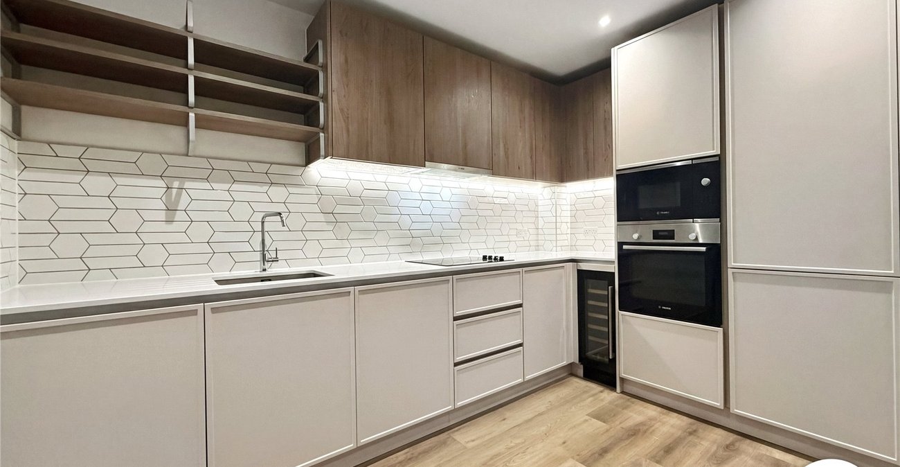 2 bedroom property to rent in London | Robinson Jackson