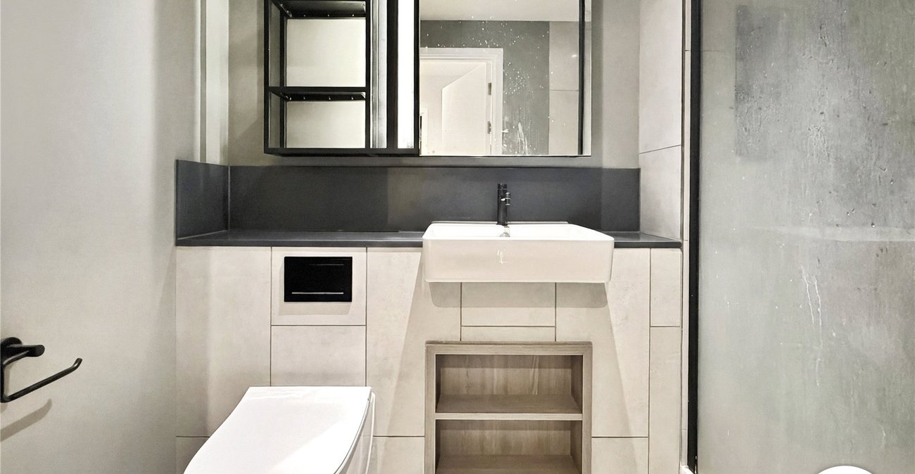 2 bedroom property to rent in London | Robinson Jackson