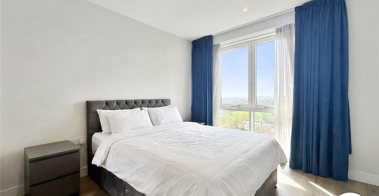 2 bedroom property to rent in London | Robinson Jackson