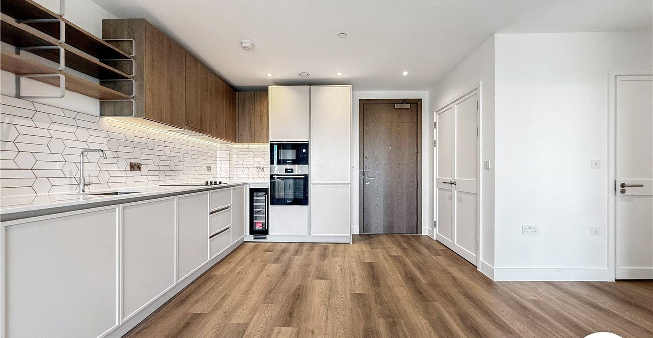 2 bedroom property to rent in London | Robinson Jackson