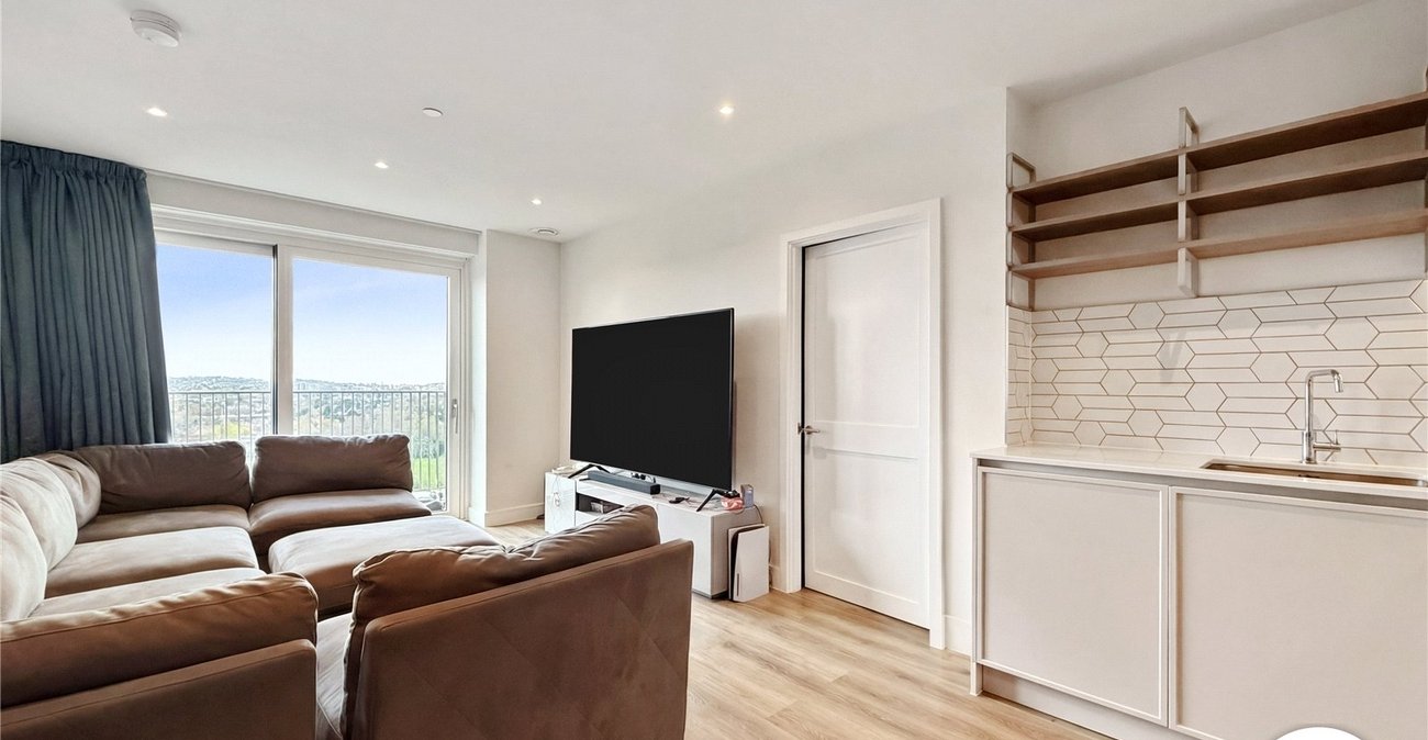 2 bedroom property to rent in London | Robinson Jackson