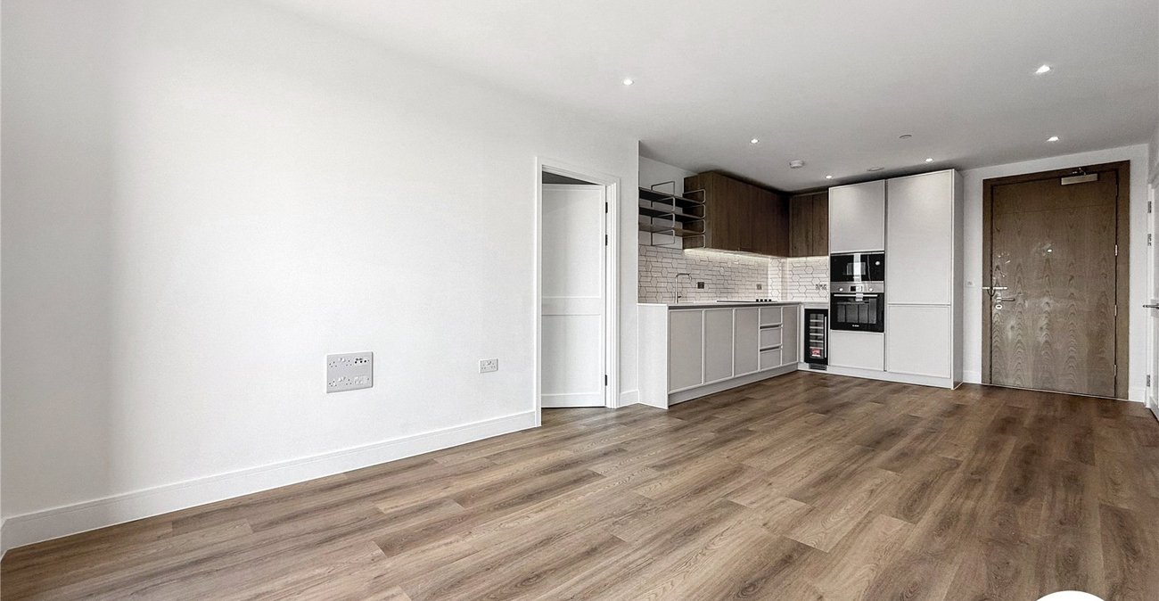 2 bedroom property to rent in London | Robinson Jackson