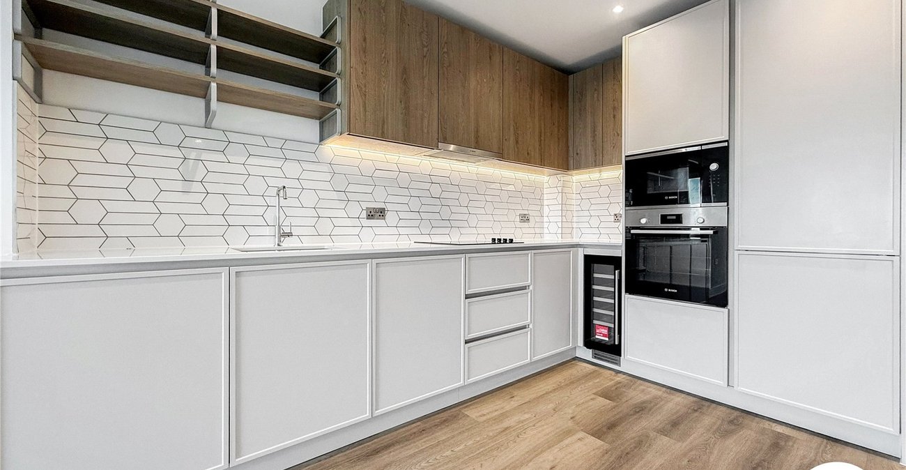 2 bedroom property to rent in London | Robinson Jackson