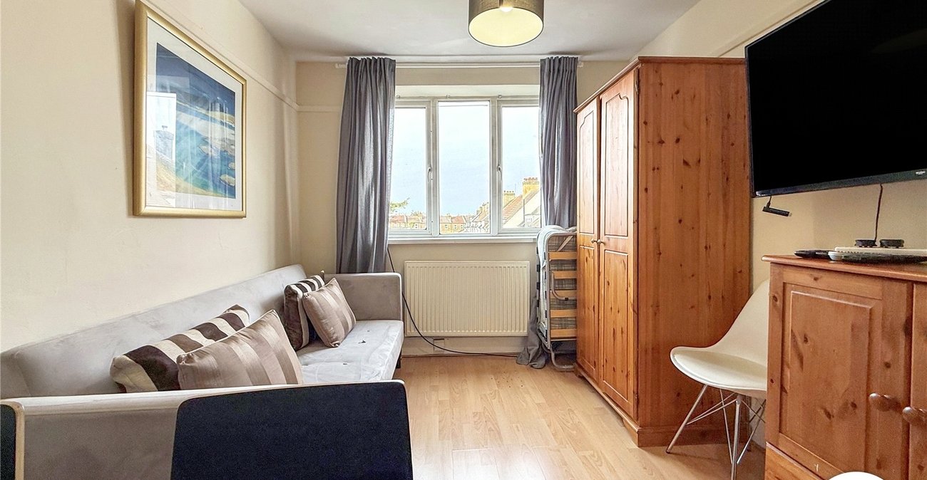 2 bedroom property to rent in London | Robinson Jackson