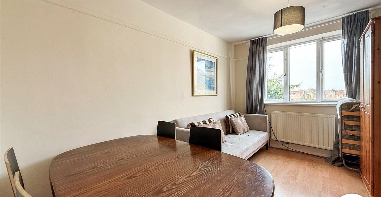 2 bedroom property to rent in London | Robinson Jackson