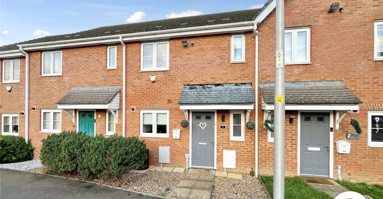 3 bedroom house to rent in Rainham | Robinson Michael & Jackson