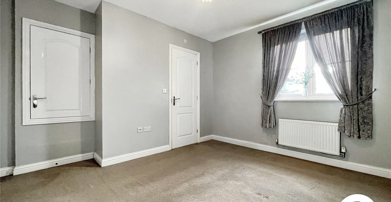 3 bedroom house to rent in Rainham | Robinson Michael & Jackson