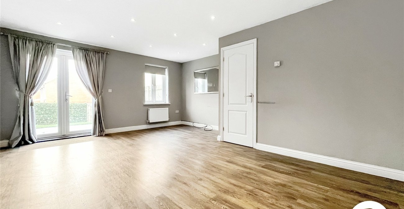 3 bedroom house to rent in Rainham | Robinson Michael & Jackson