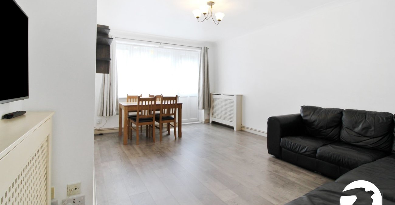 2 bedroom property to rent in London | Robinson Jackson