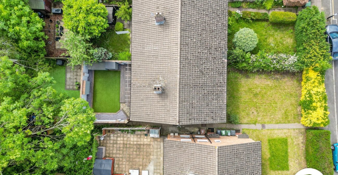 2 bedroom property to rent in London | Robinson Jackson