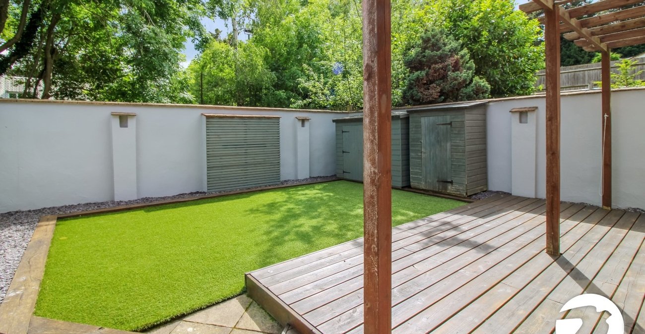 2 bedroom property to rent in London | Robinson Jackson