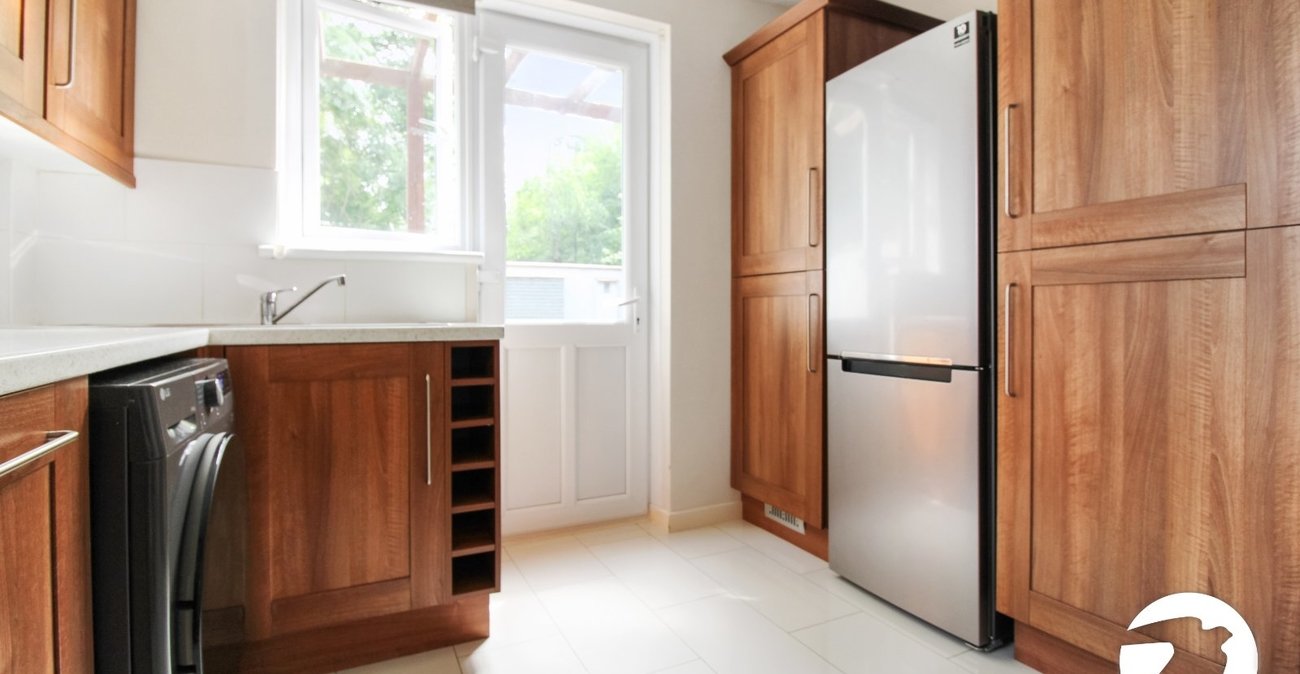 2 bedroom property to rent in London | Robinson Jackson