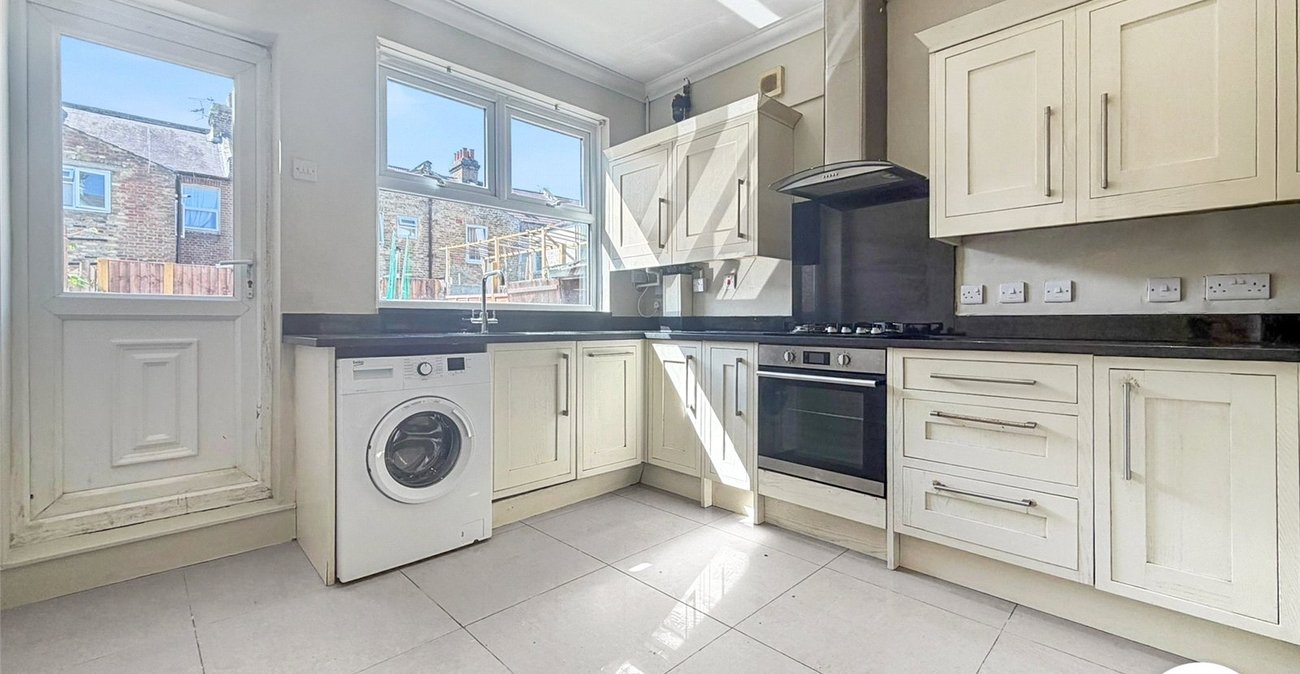 3 bedroom house to rent in London | 