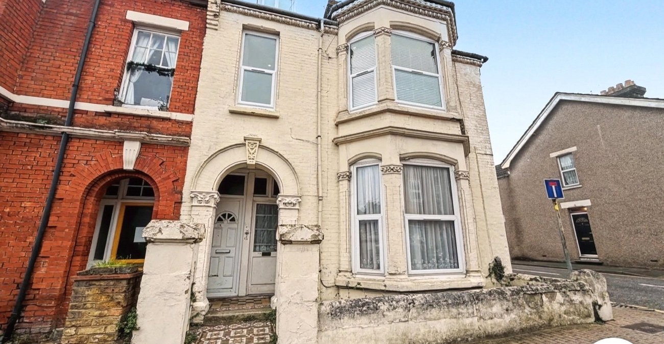 2 bedroom property to rent in Gillingham | Robinson Michael & Jackson