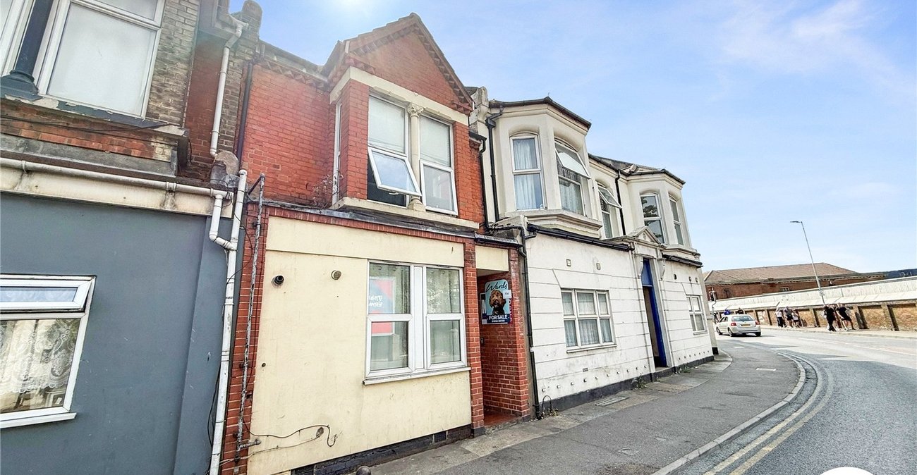 3 bedroom property to rent in Gillingham | Robinson Michael & Jackson