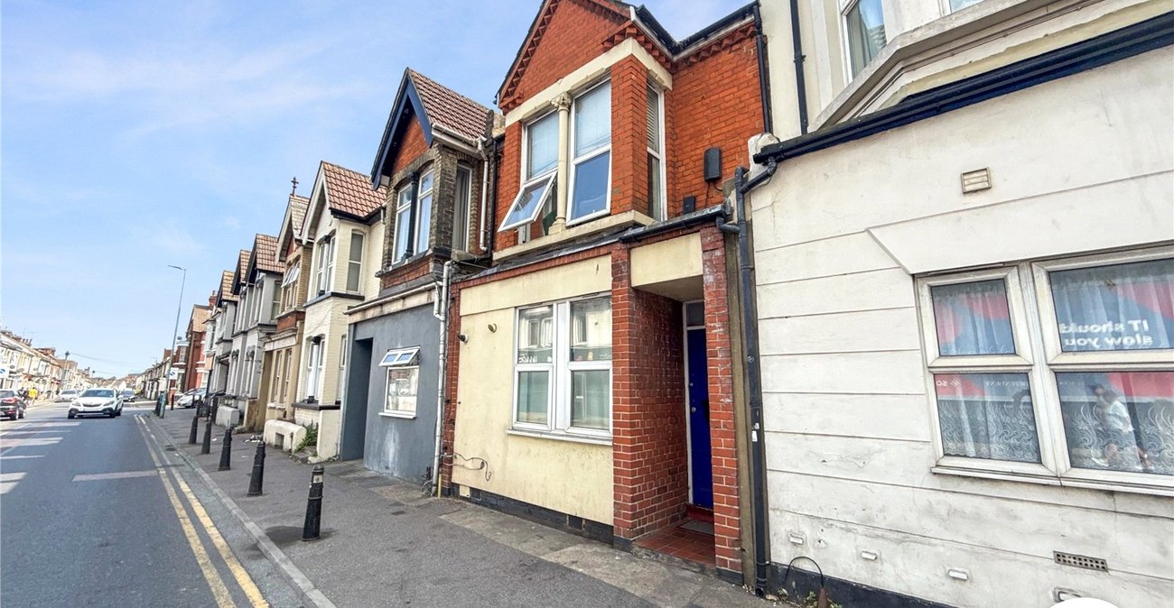 3 bedroom property to rent in Gillingham | Robinson Michael & Jackson