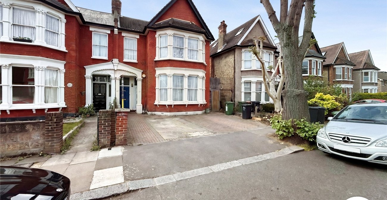 2 bedroom property to rent in Catford | Robinson Jackson