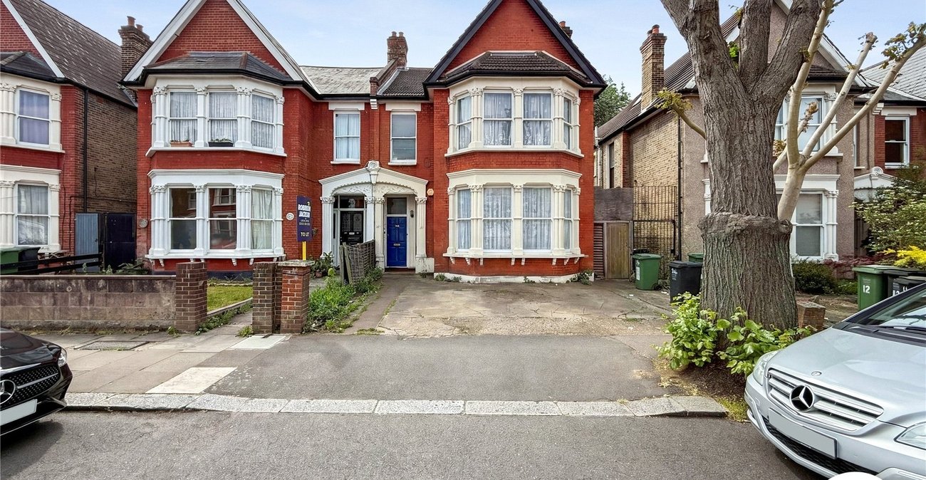 2 bedroom property to rent in Catford | Robinson Jackson