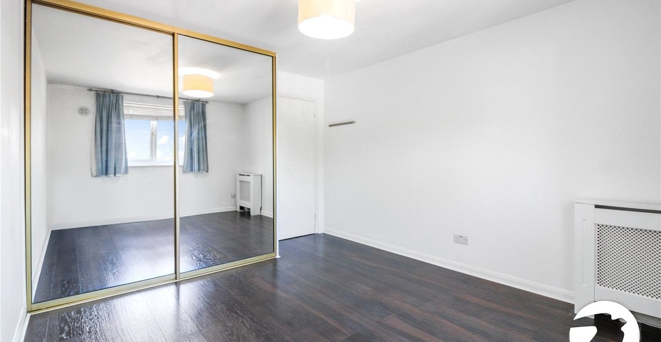 2 bedroom property to rent in Grove Park | Robinson Jackson