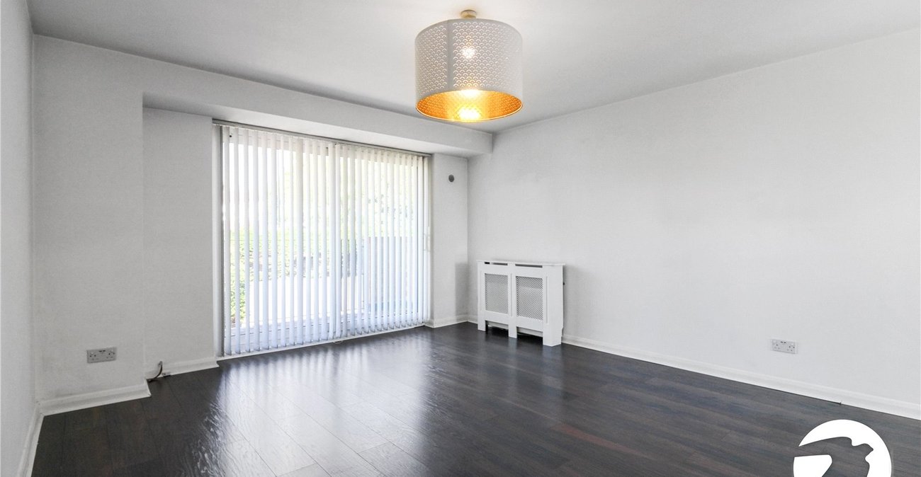 2 bedroom property to rent in Grove Park | Robinson Jackson