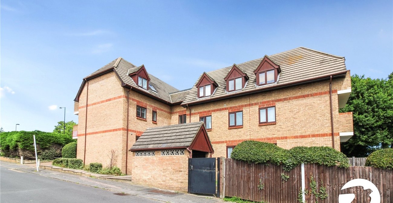 2 bedroom property to rent in Grove Park | Robinson Jackson