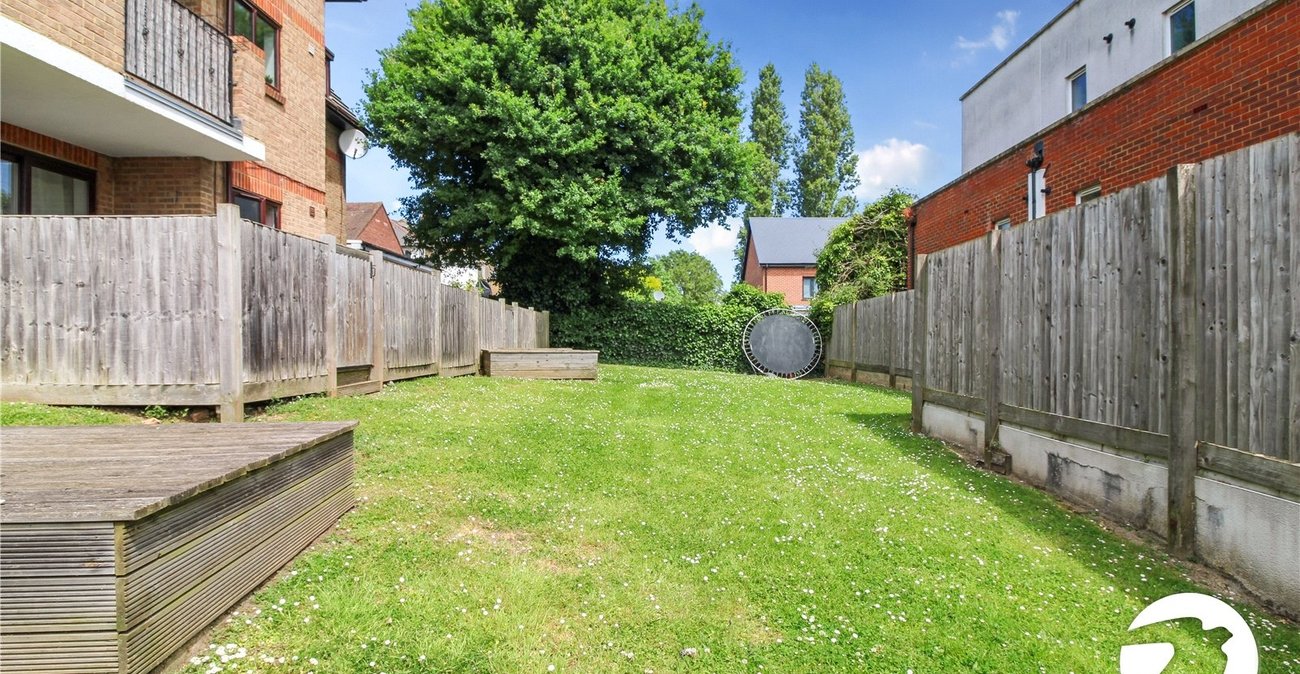 2 bedroom property to rent in Grove Park | Robinson Jackson