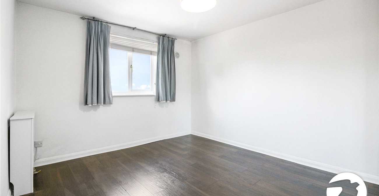 2 bedroom property to rent in Grove Park | Robinson Jackson