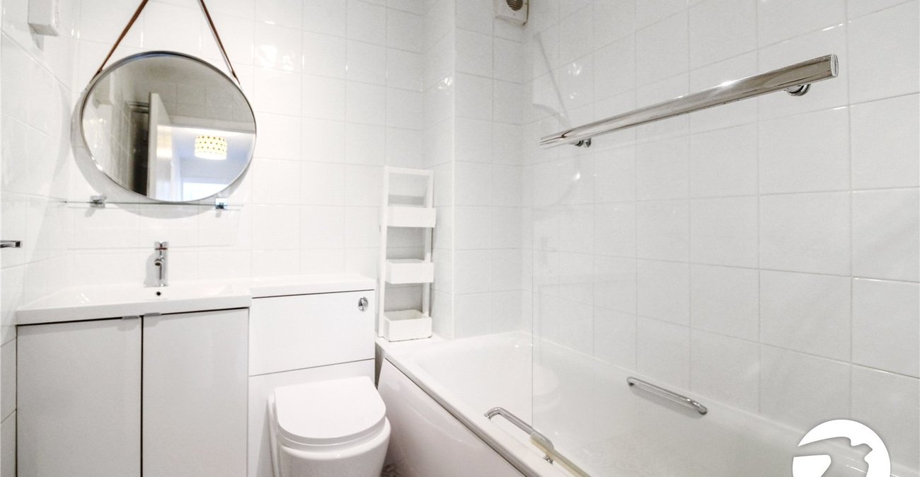 2 bedroom property to rent in Grove Park | Robinson Jackson