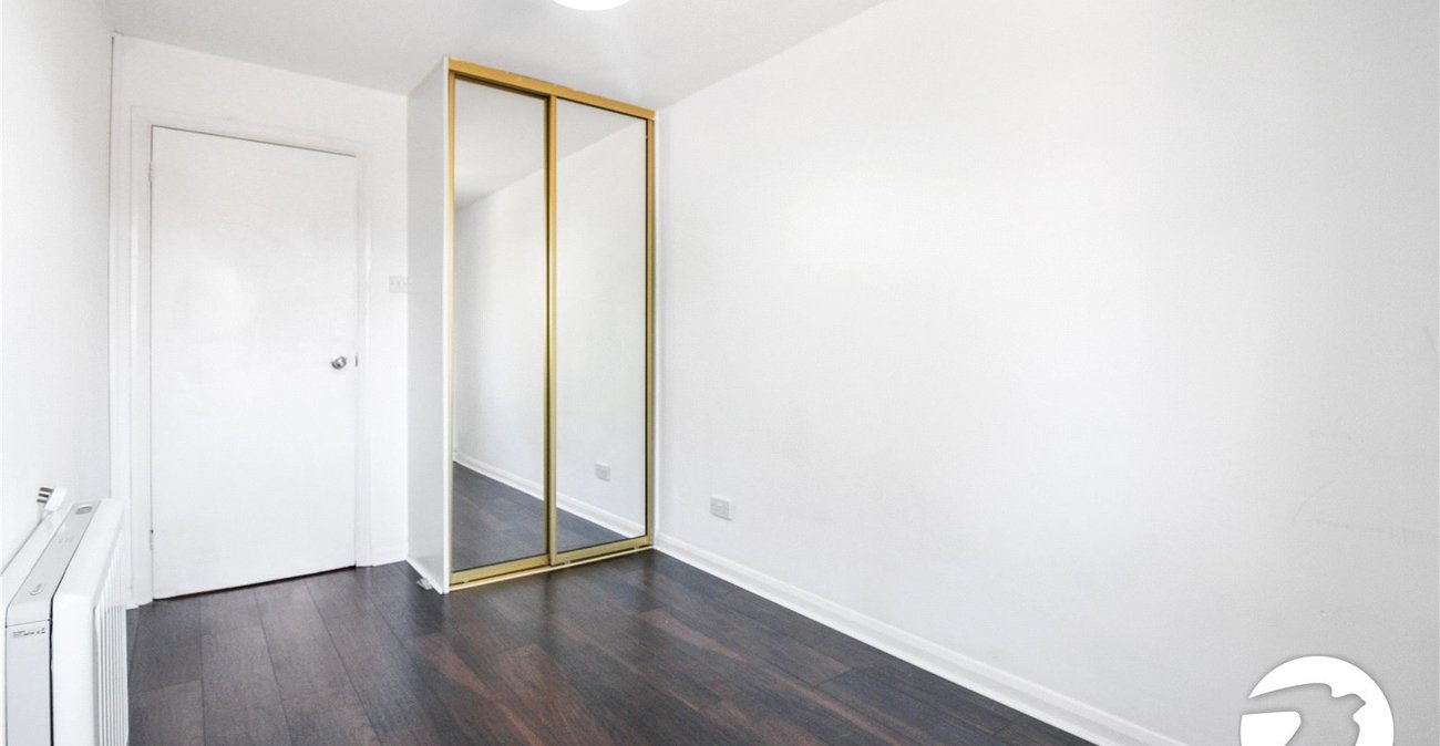 2 bedroom property to rent in Grove Park | Robinson Jackson