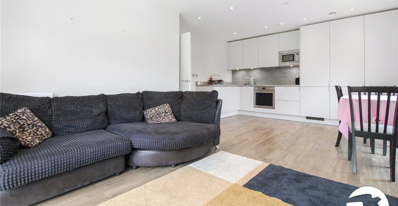 2 bedroom property to rent in Greenhithe | Robinson Michael & Jackson