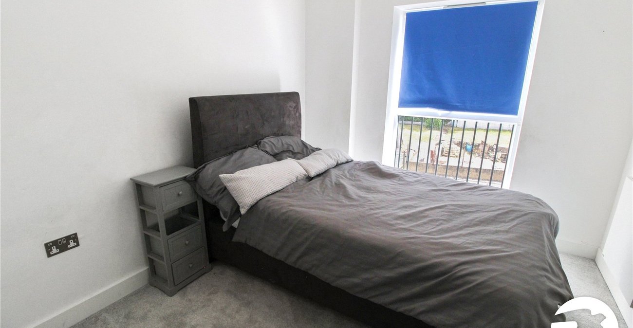 2 bedroom property to rent in Greenhithe | Robinson Michael & Jackson