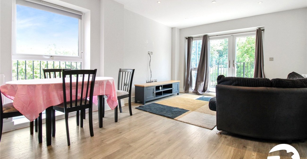 2 bedroom property to rent in Greenhithe | Robinson Michael & Jackson