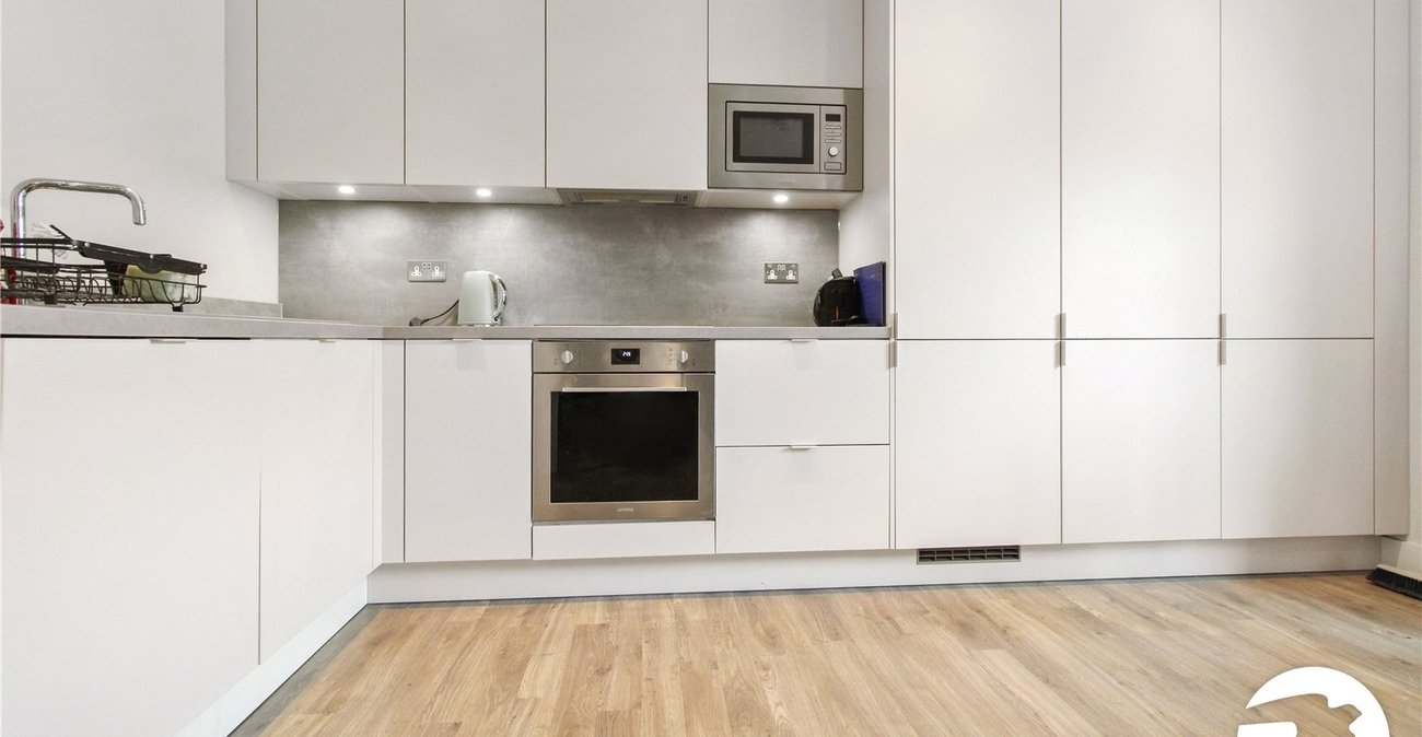 2 bedroom property to rent in Greenhithe | Robinson Michael & Jackson