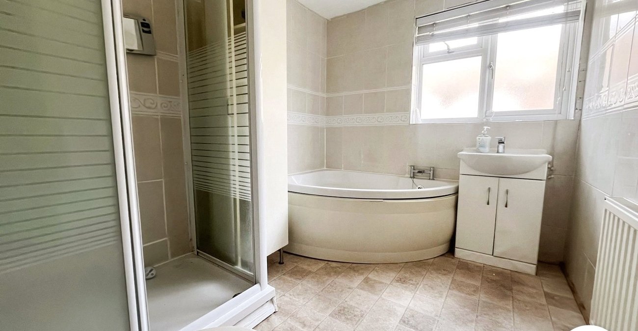 4 bedroom house to rent in Erith | Robinson Jackson
