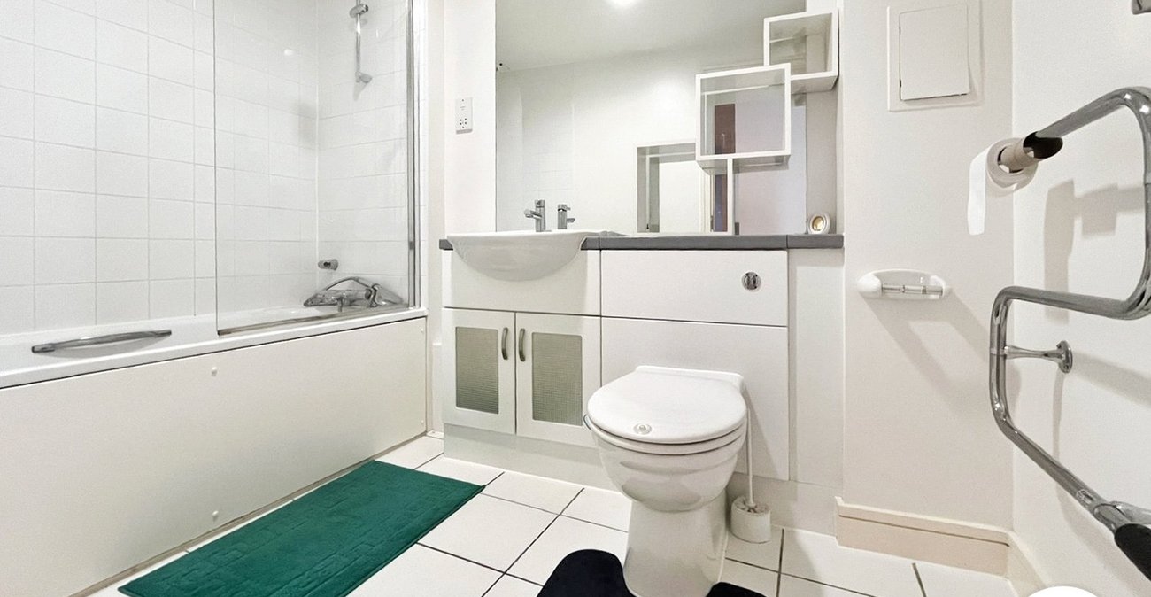 2 bedroom property to rent in Chatham | Robinson Michael & Jackson