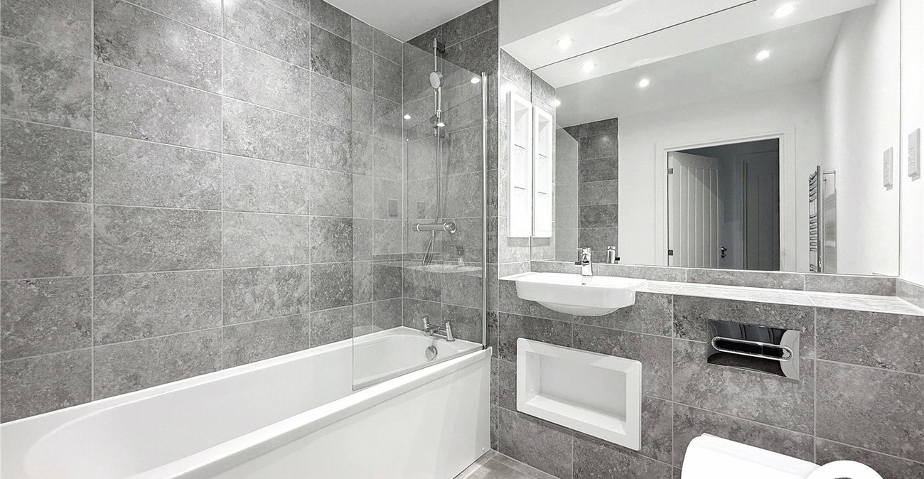 2 bedroom property to rent in Kings Hill | Robinson Michael & Jackson