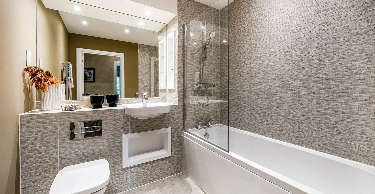 2 bedroom property to rent in Kings Hill | Robinson Michael & Jackson