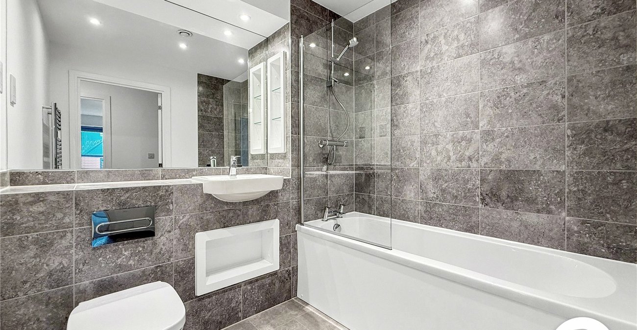 2 bedroom property to rent in Kings Hill | Robinson Michael & Jackson