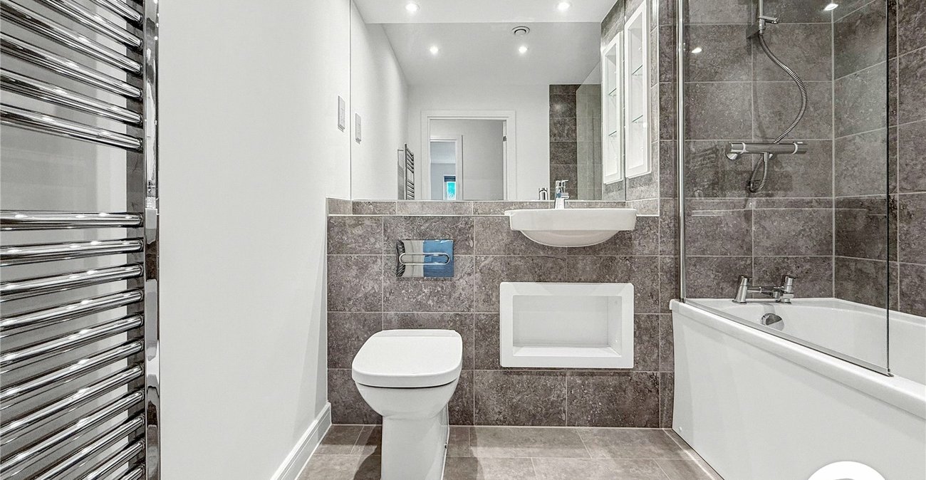 2 bedroom property to rent in Kings Hill | Robinson Michael & Jackson