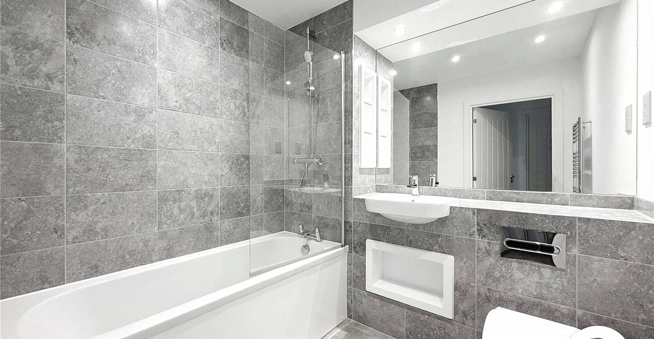 2 bedroom property to rent in Kings Hill | Robinson Michael & Jackson