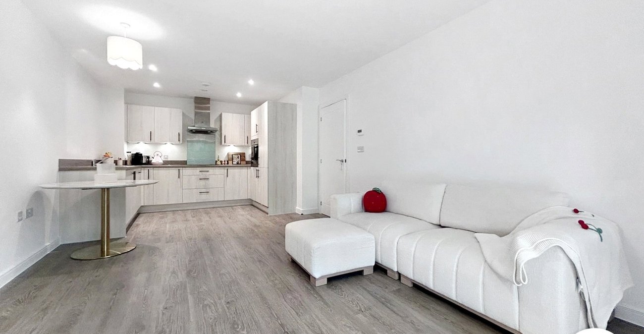 2 bedroom property to rent in Kings Hill | Robinson Michael & Jackson
