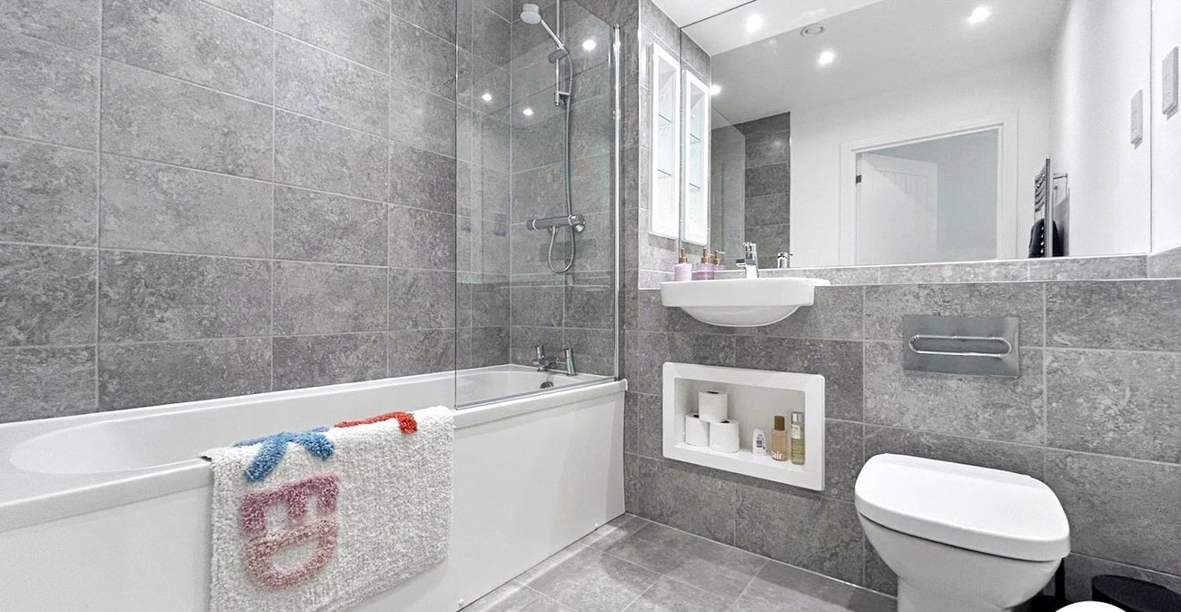 2 bedroom property to rent in Kings Hill | Robinson Michael & Jackson