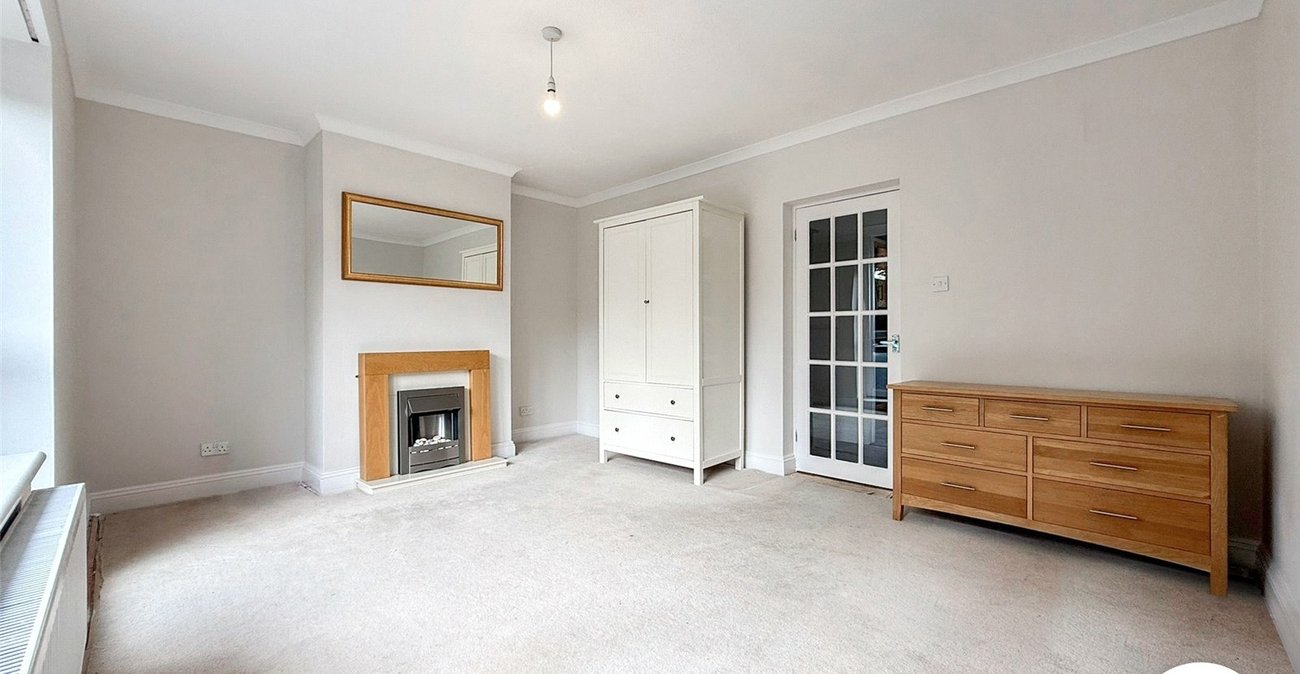 2 bedroom property to rent in London | Robinson Jackson