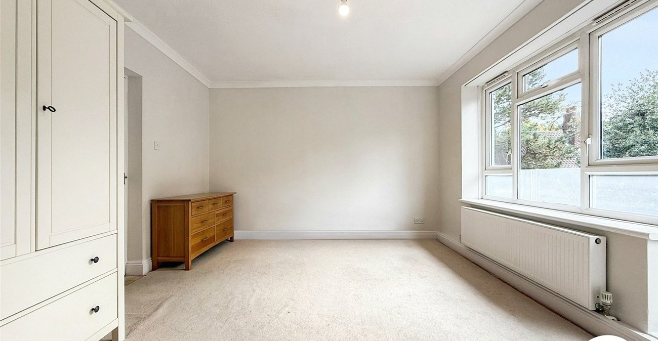 2 bedroom property to rent in London | Robinson Jackson