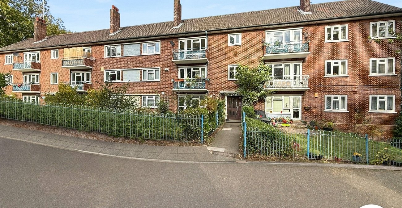 2 bedroom property to rent in London | Robinson Jackson