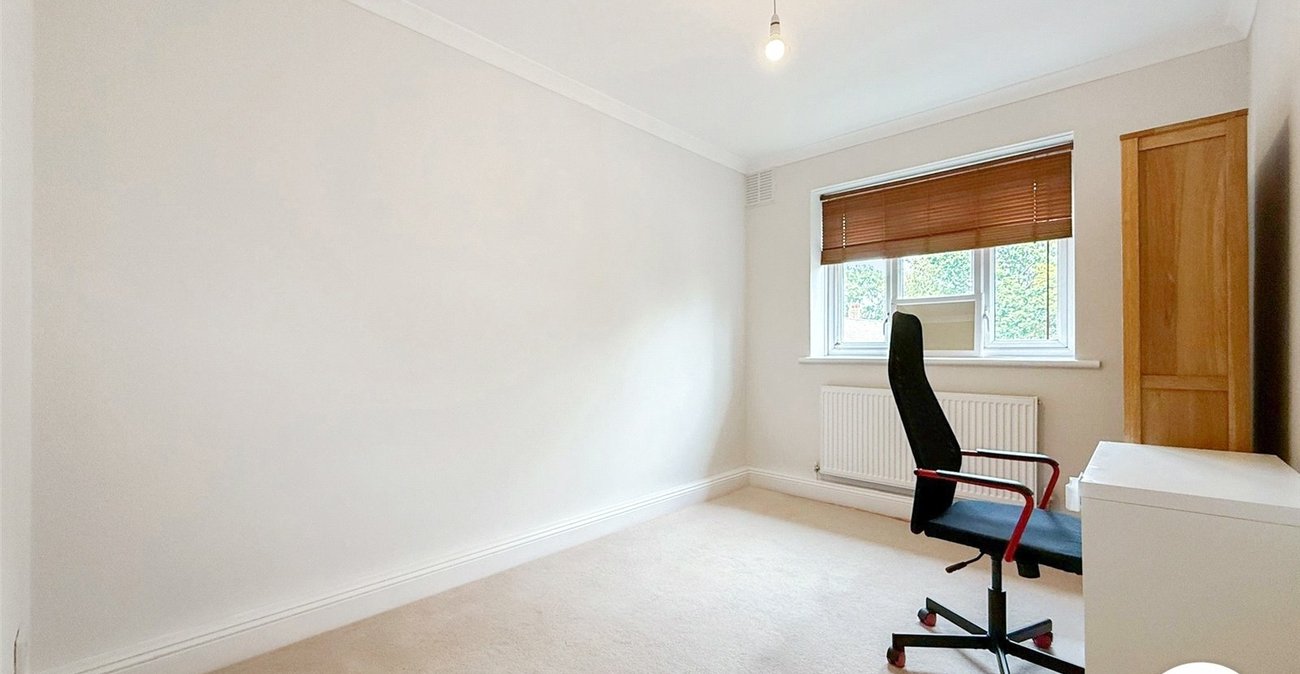 2 bedroom property to rent in London | Robinson Jackson